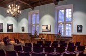 Bekijk deze foto groter. Foto: 'Huwelijk Museum W - Trouwzaal raadzaal 01'.